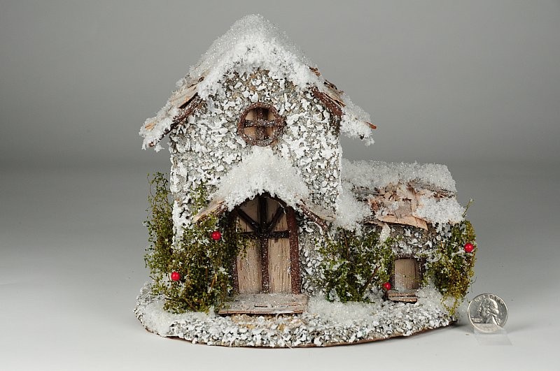 House Snow Nat. Bark w/Berry 8"x7.5"H