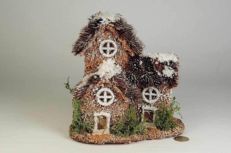 House Snow Nat. Thistle Roof 7"x8H"