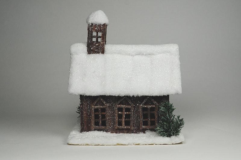 House Snow Bean Pod w/3 Windows 9"x8"x10"H